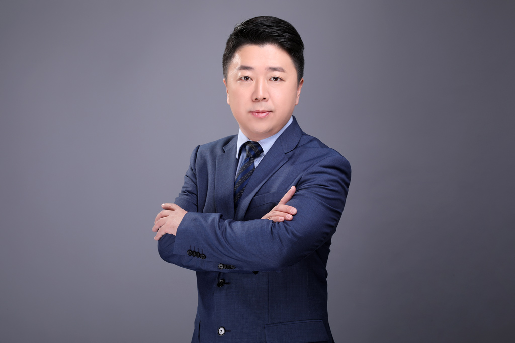 闫海律师照片.png