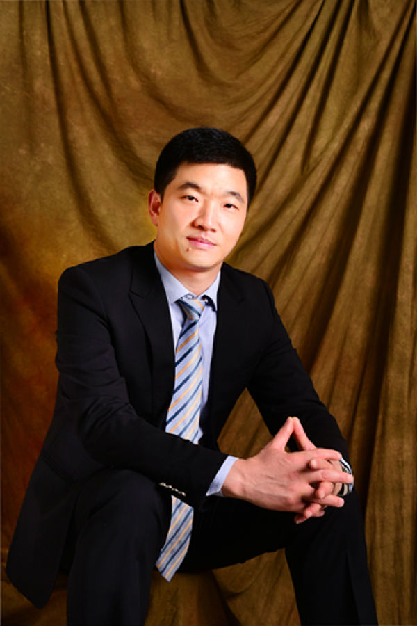 曹志龙:新中国70华诞暨中国律师制度恢复重建40周年《中国法律年鉴》